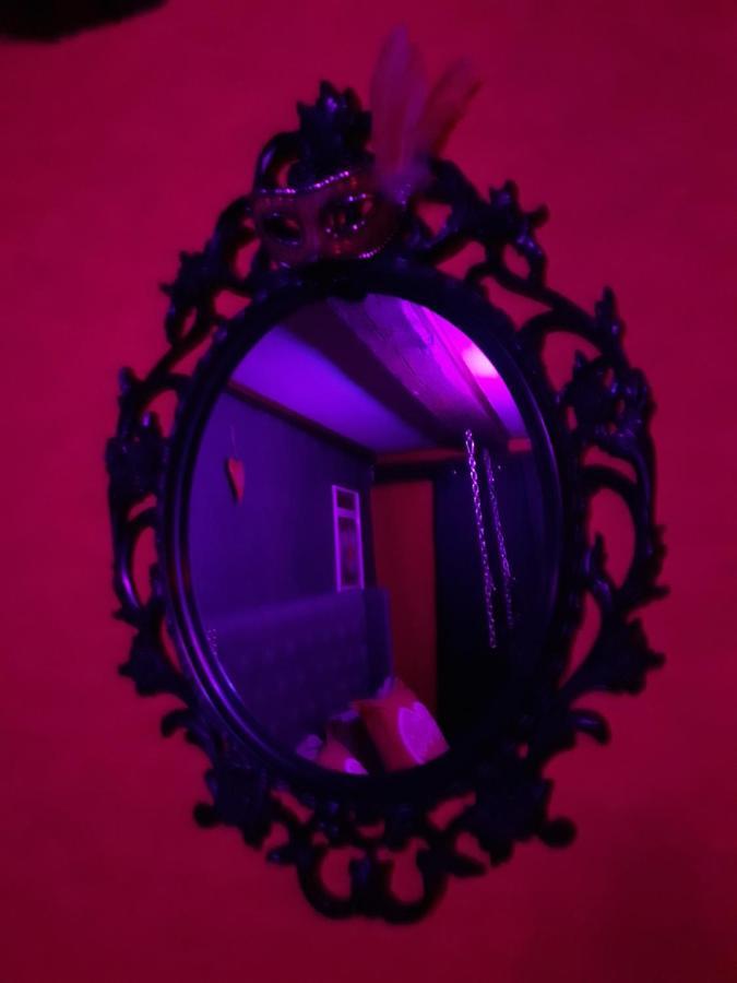 Love Room Le Rouge Et Noir Barr Exteriör bild