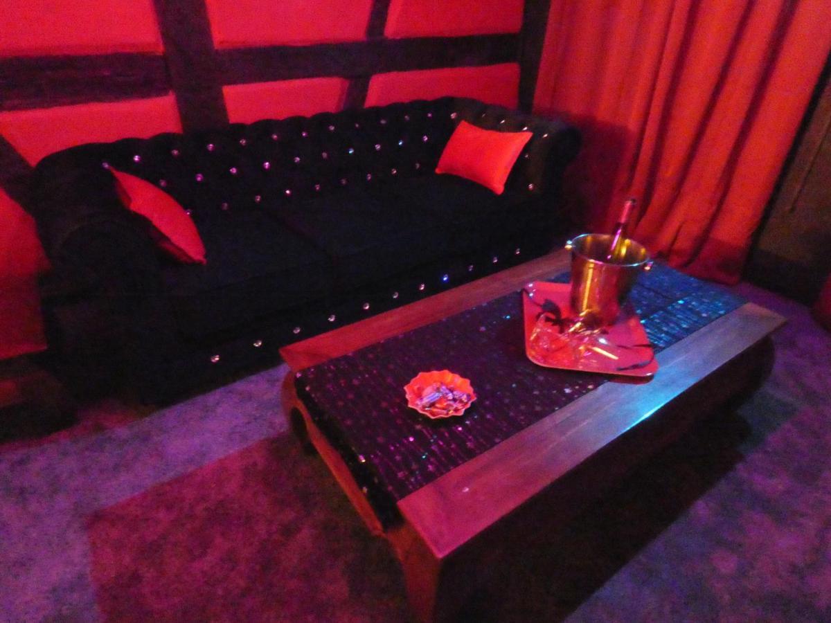 Love Room Le Rouge Et Noir Barr Exteriör bild
