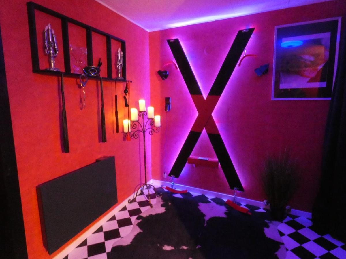 Love Room Le Rouge Et Noir Barr Exteriör bild