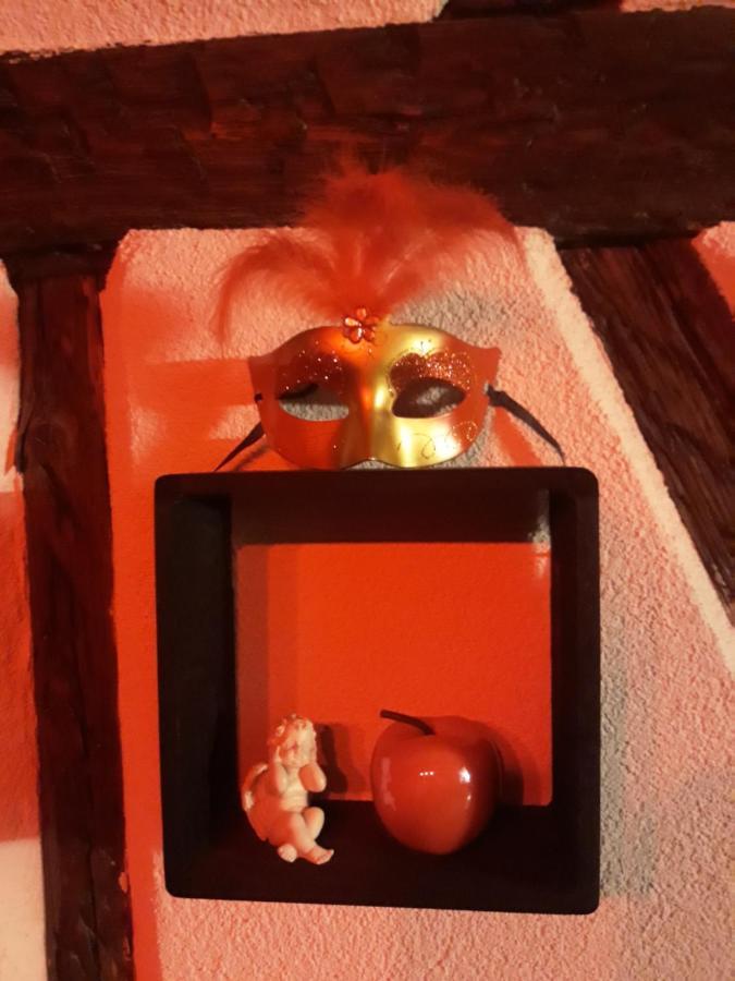 Love Room Le Rouge Et Noir Barr Exteriör bild