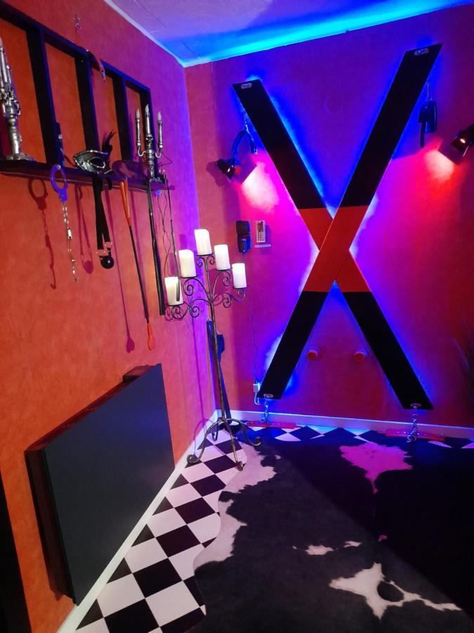 Love Room Le Rouge Et Noir Barr Exteriör bild