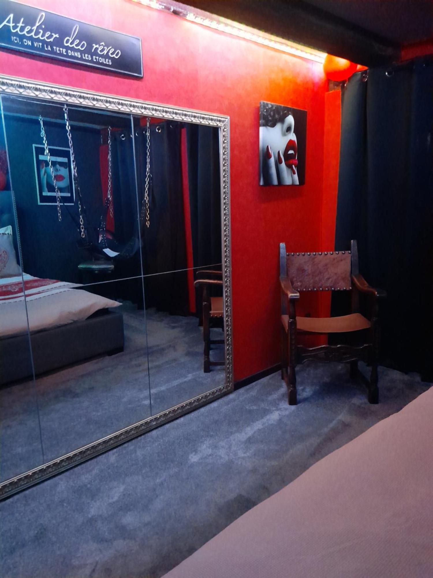 Love Room Le Rouge Et Noir Barr Exteriör bild