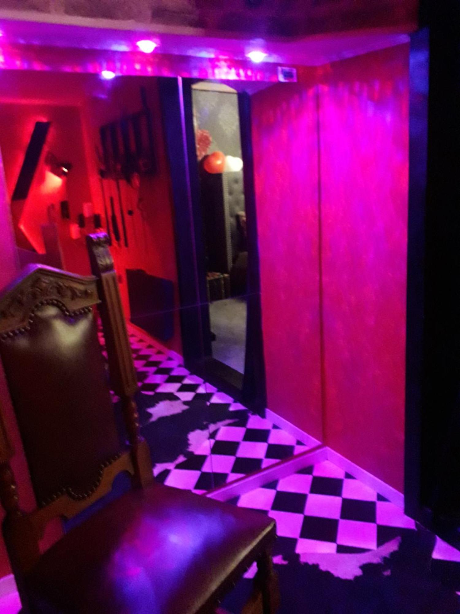 Love Room Le Rouge Et Noir Barr Exteriör bild