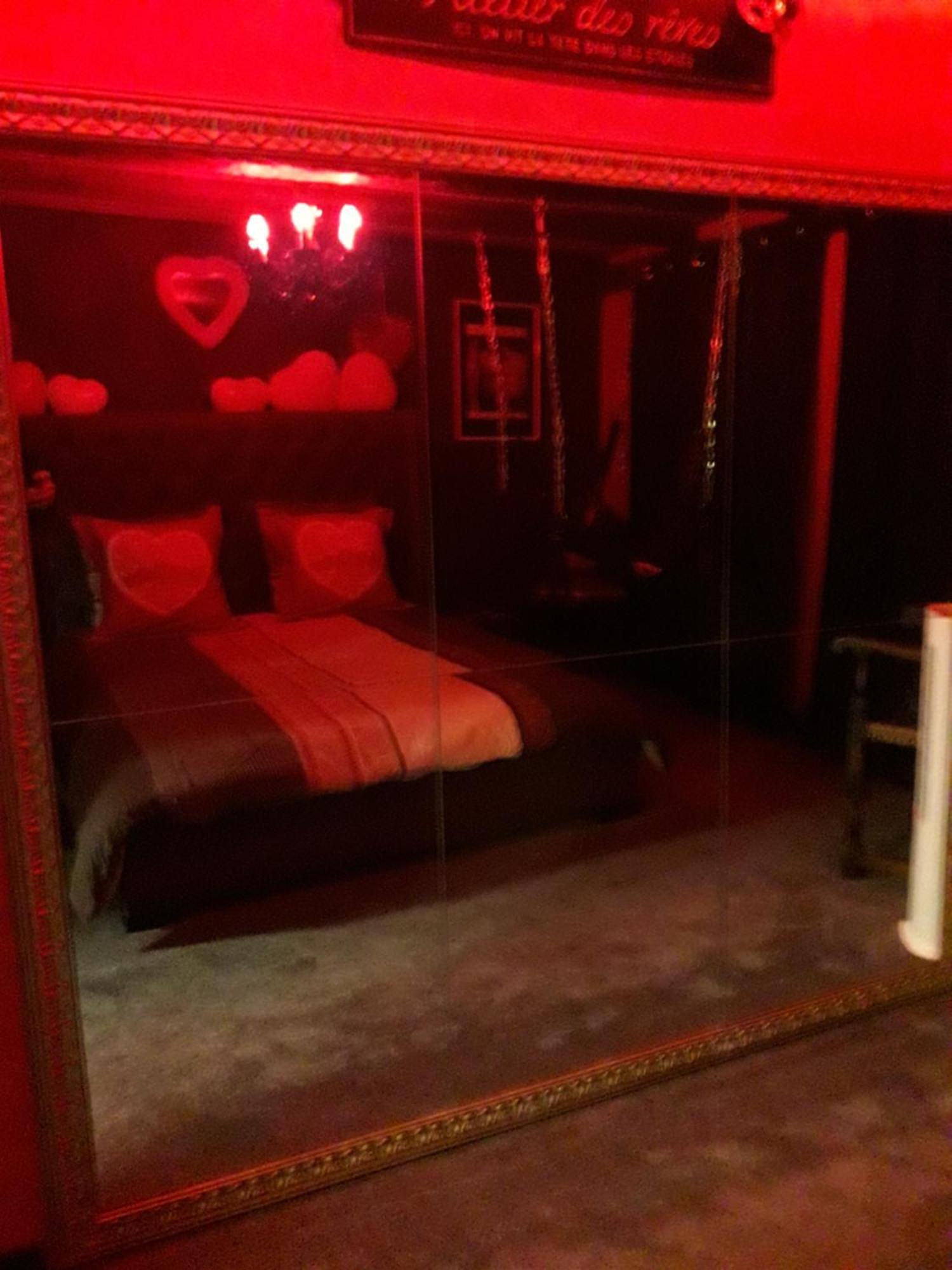 Love Room Le Rouge Et Noir Barr Exteriör bild