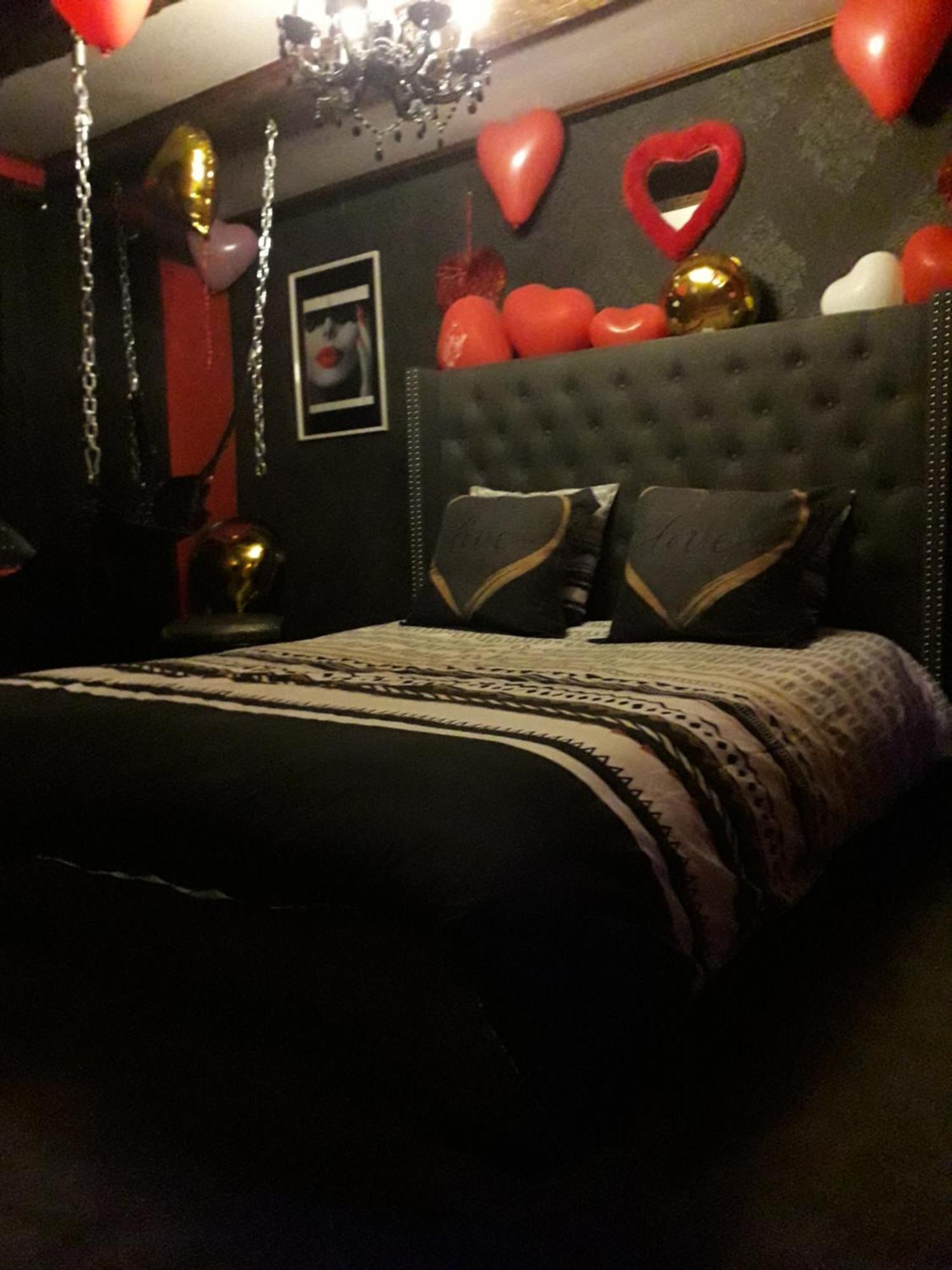 Love Room Le Rouge Et Noir Barr Exteriör bild