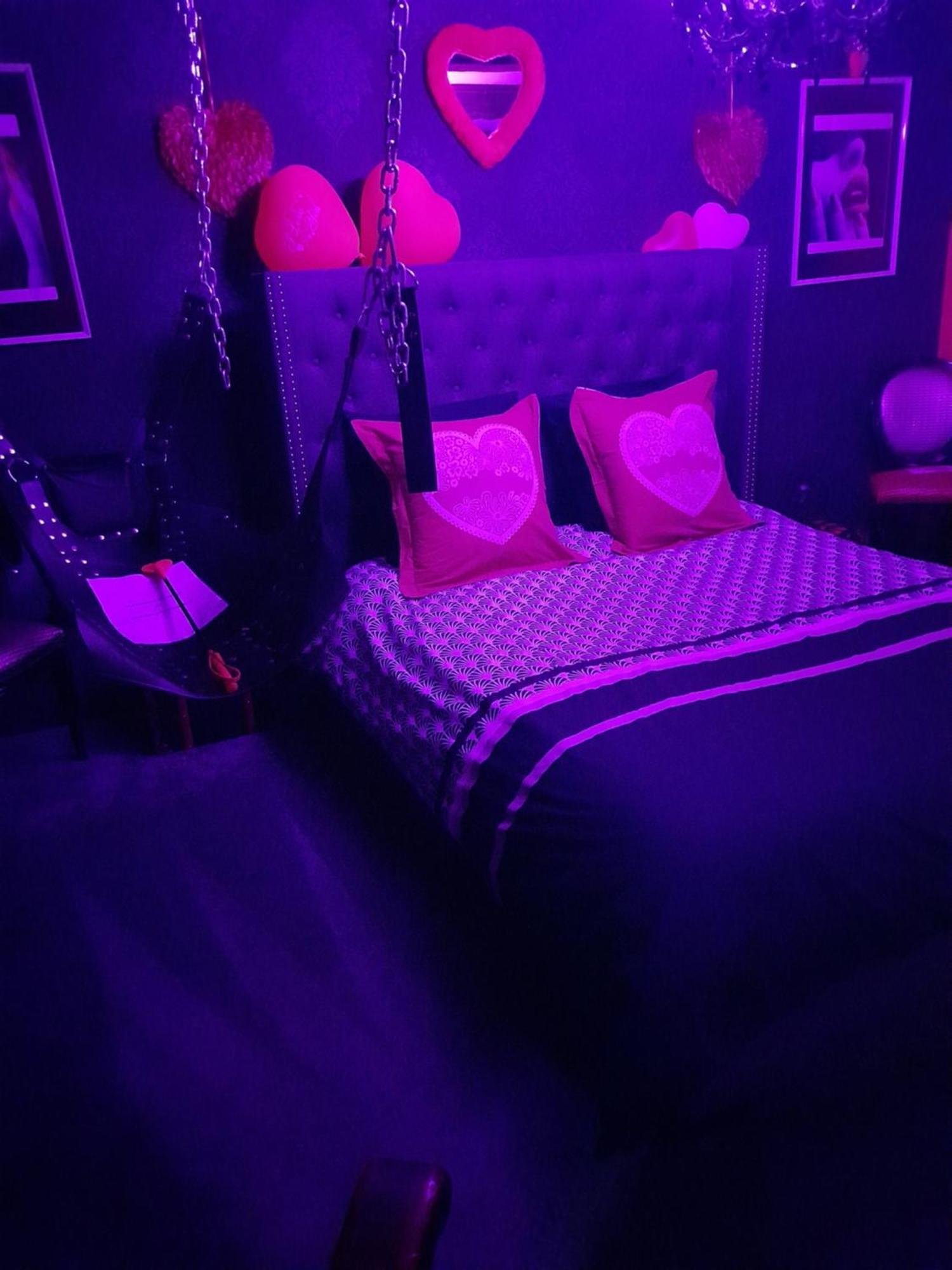 Love Room Le Rouge Et Noir Barr Exteriör bild