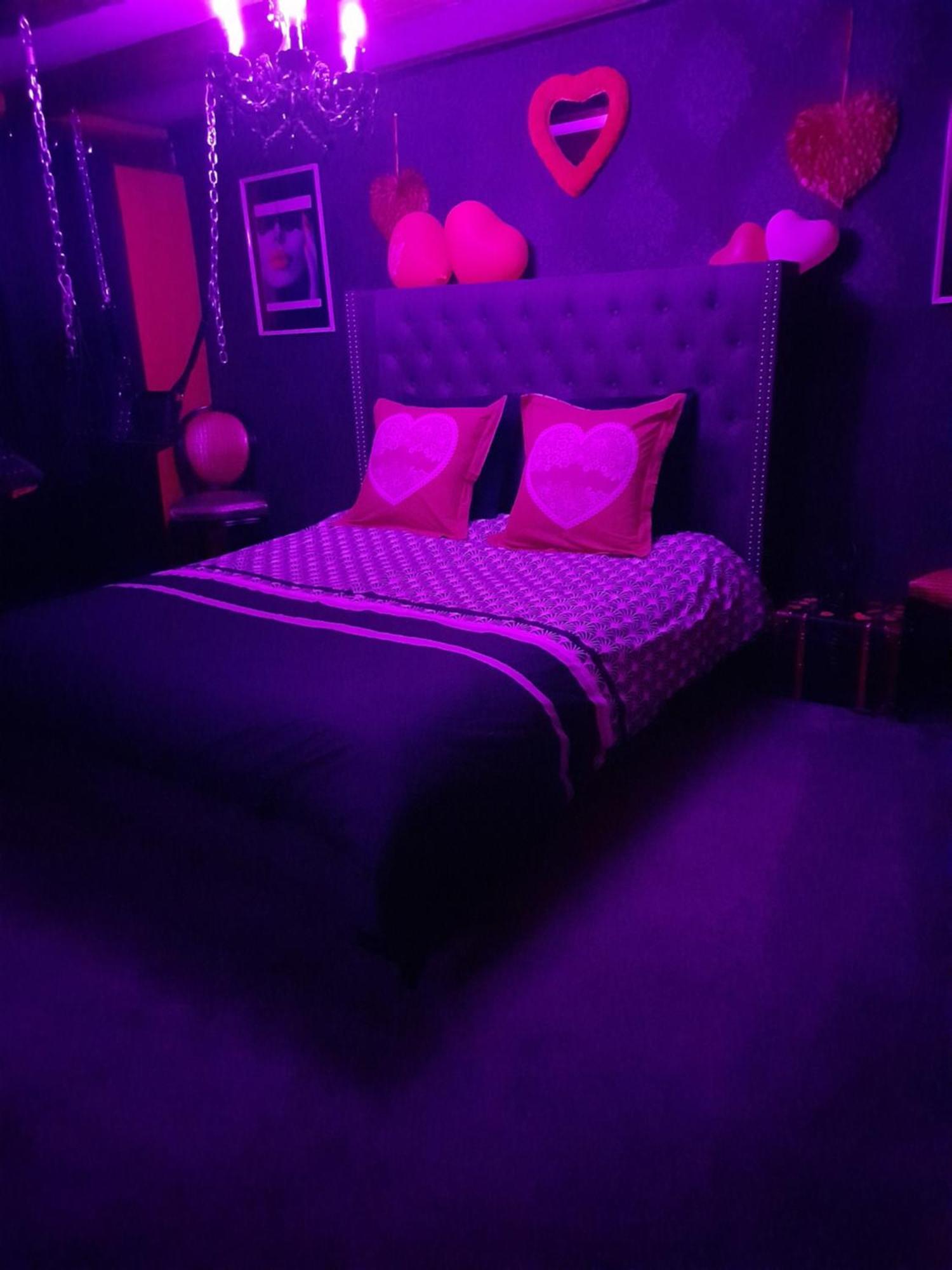 Love Room Le Rouge Et Noir Barr Exteriör bild