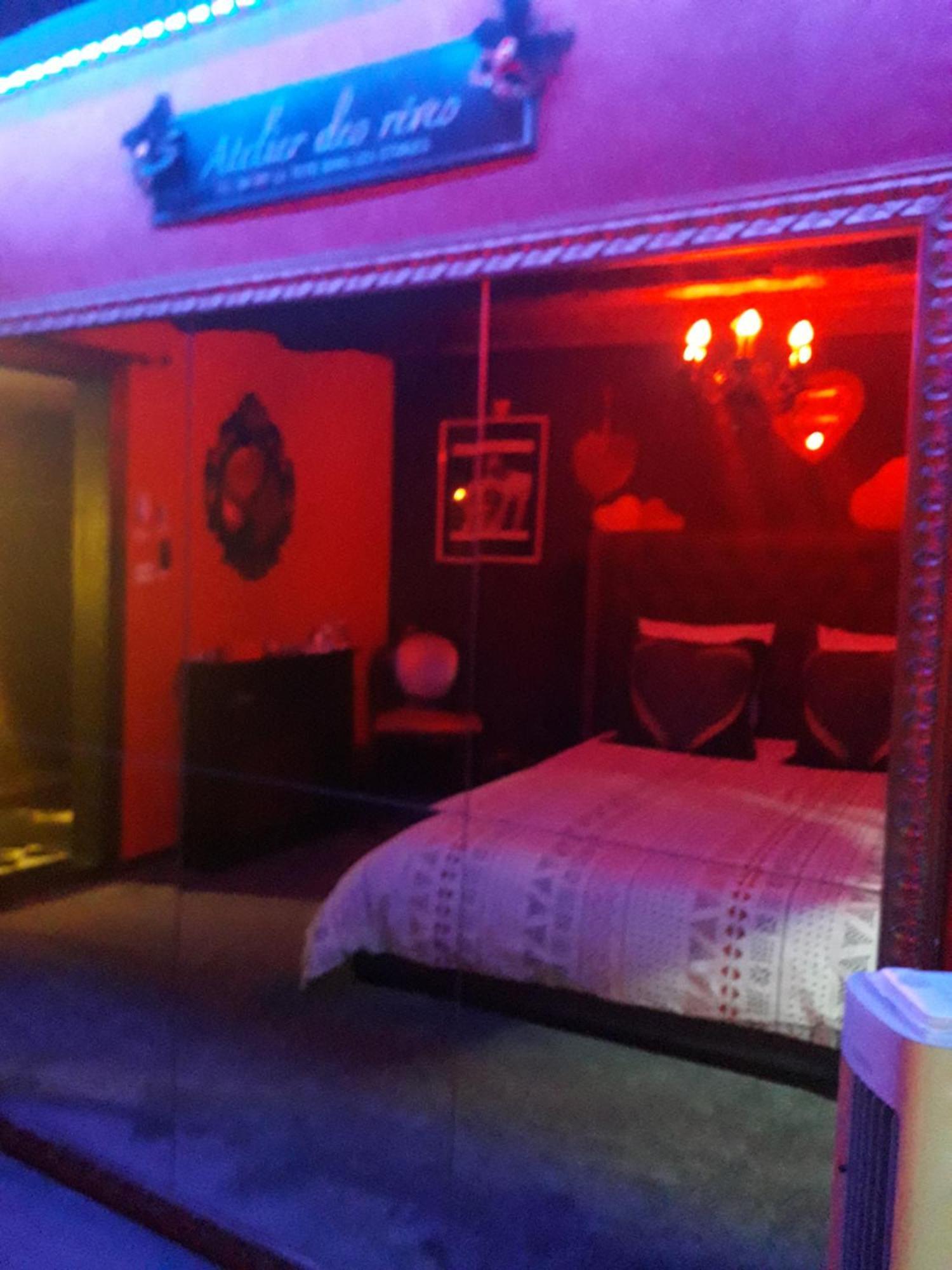Love Room Le Rouge Et Noir Barr Exteriör bild