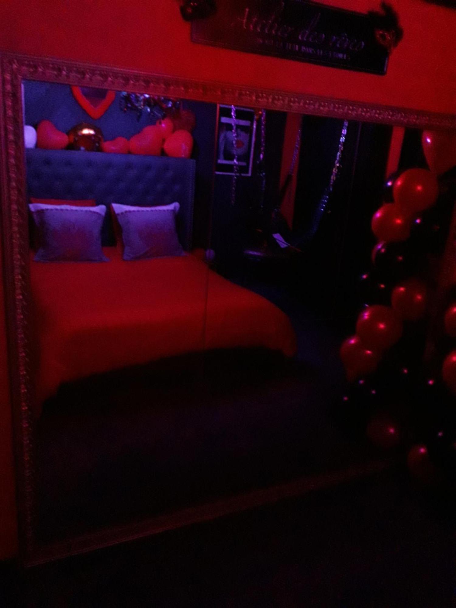 Love Room Le Rouge Et Noir Barr Exteriör bild