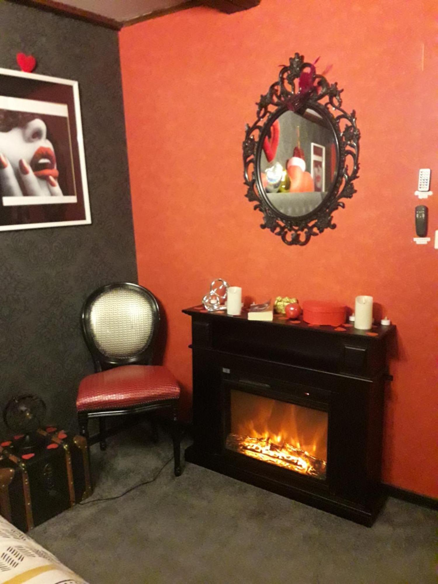 Love Room Le Rouge Et Noir Barr Exteriör bild